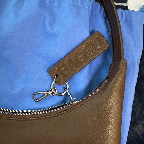BAGGU Recycled Leather Shoulder Bag - Picture 3 of 9